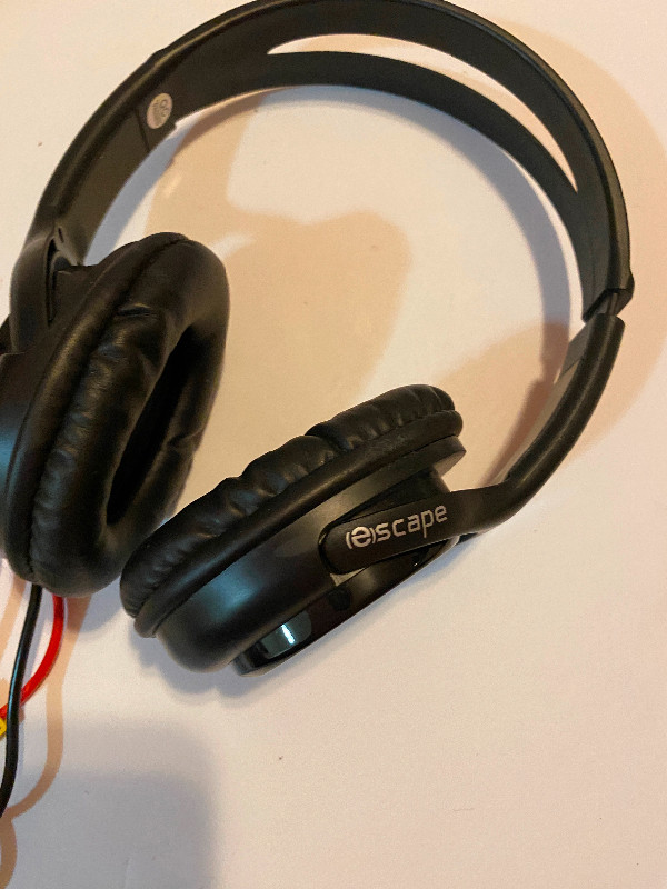 Escape wired/wireless headphones in Headphones in Ottawa - Image 2