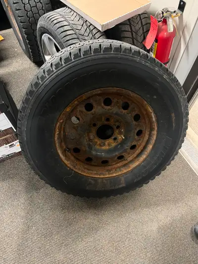 Used set of snow tires off of F150. Bridgestone Blizzak 265/70/R17