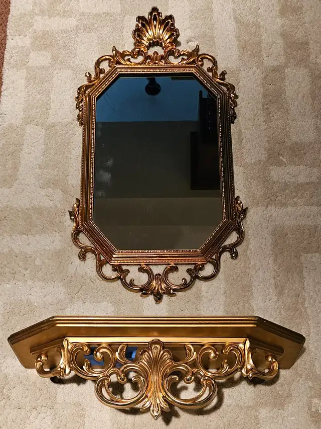 RARE ANTIQUE "SYROCO" USA ORNATE WALL MIRROR AND SHELF in Home Décor & Accents in City of Toronto - Image 5