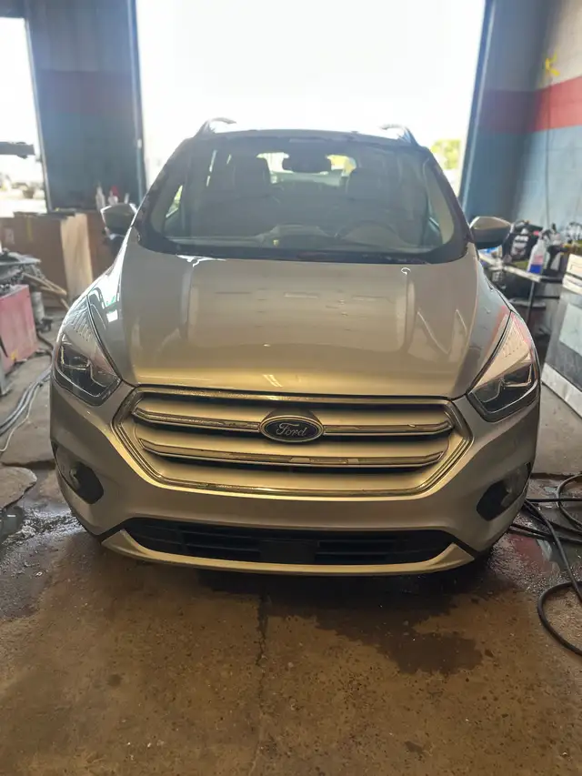 Ford escape 1.5Lt 2018 for parts it the whole car