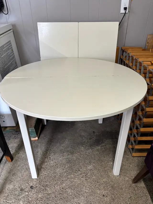 Kitchen Table in Dining Tables & Sets in Yarmouth - Image 2