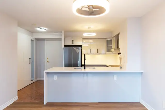 Mississauga Condo Available Immediately For Sale in Condos for Sale in Mississauga / Peel Region - Image 13