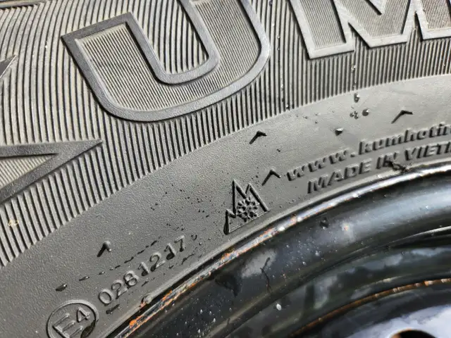 4 Kumho Road Venture AT51 Tires on Rims 265/70R17 in Tires & Rims in Pembroke - Image 6