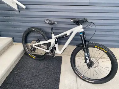 2023 yeti sb140 27.5 wheels XS, View more
