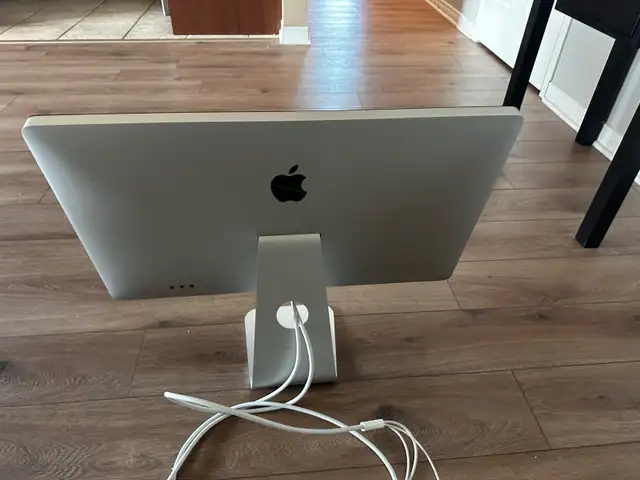 moniteur Apple display 27’’ état presque neuf in Monitors in Longueuil / South Shore - Image 2
