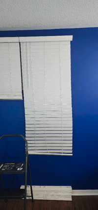 Selling 4 Blinds for window