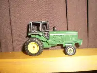 ERTL  John Deere green tractor
