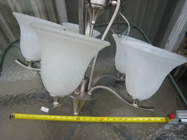 5-light chandelier in Indoor Lighting & Fans in City of Toronto - Image 6