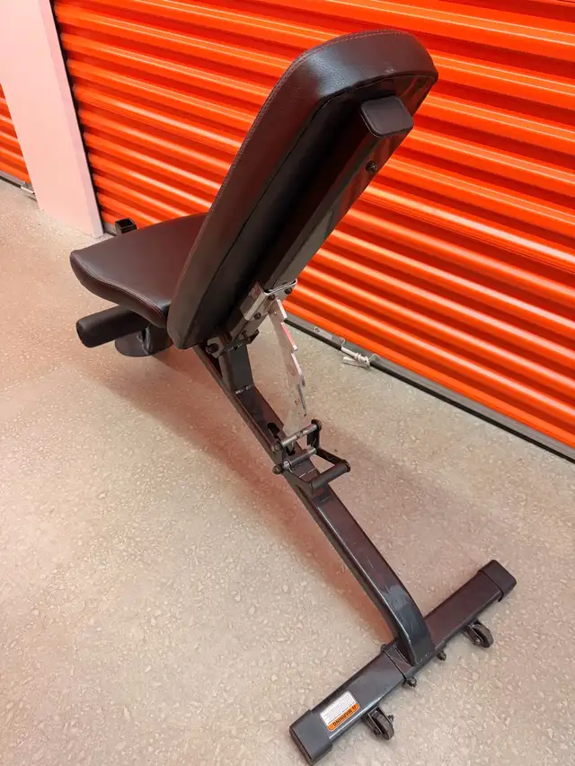 Adjustable Weight Bench in Exercise Equipment in Ottawa - Image 3