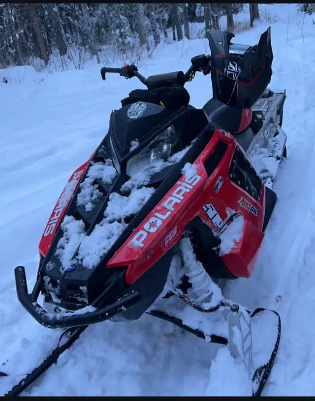 2011 Polaris RMK 800 in Snowmobiles in Burns Lake - Image 2