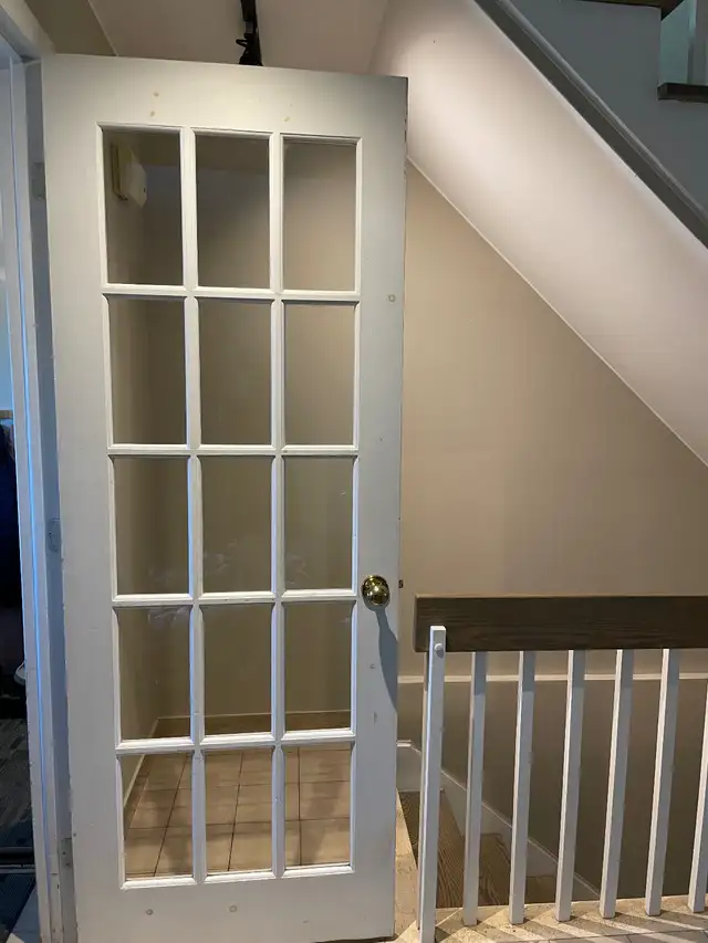 Porte française blanche en bois , 30 po x 80 po. in Windows, Doors & Trim in City of Montréal - Image 2