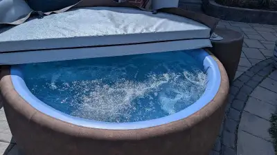 Softub 6 PERSON - NEW Liners on lid motor and tub. , View more