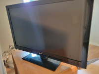 LG TV for sale with remote 