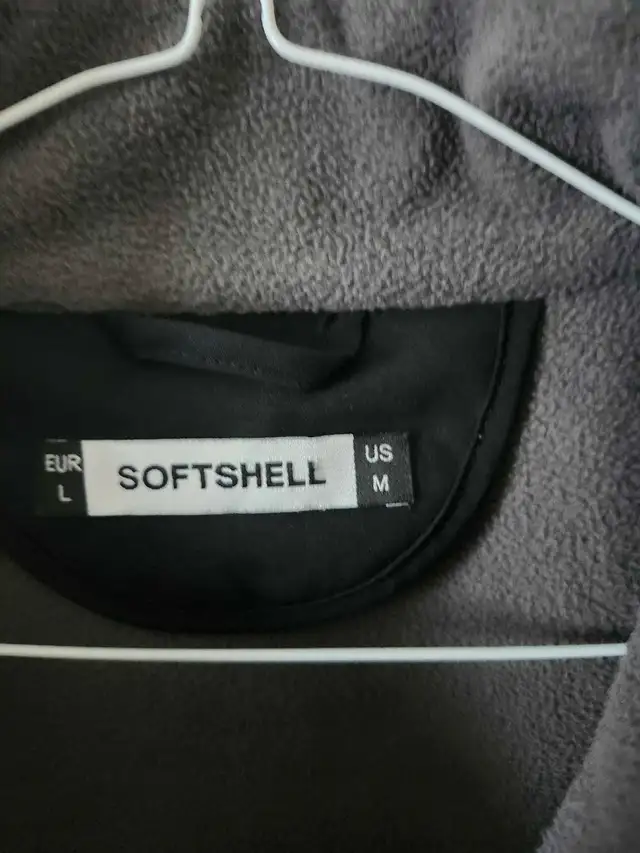 Softshell vest  in Men's in Ottawa - Image 3
