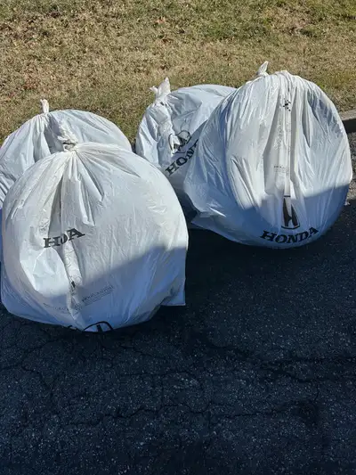 4 Summer Tires – 235/40R19 (Used 1-2 Seasons) Selling a full set of 4 summer tires, size 235/40R19 9...
