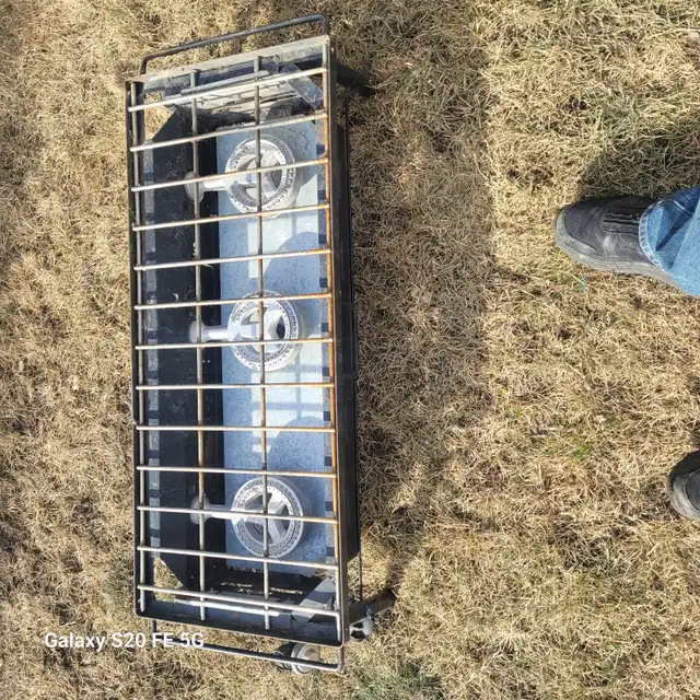 CampChef 3Burner Propane Stove, Great Shape $200 in BBQs & Outdoor Cooking in Calgary - Image 6