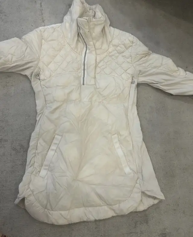 lululemon down jacket in Women's - Tops & Outerwear in City of Montréal - Image 2