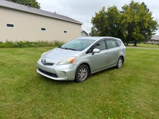 Toyota Prius V 2014