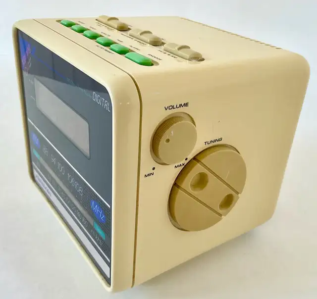 Vintage 1980 Collection Soundesign Cube Alarm Clock Radio63417655357955122