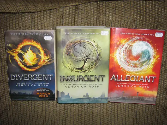 DIVERGENT BOOK TRILOGY BY VERONICA ROTH