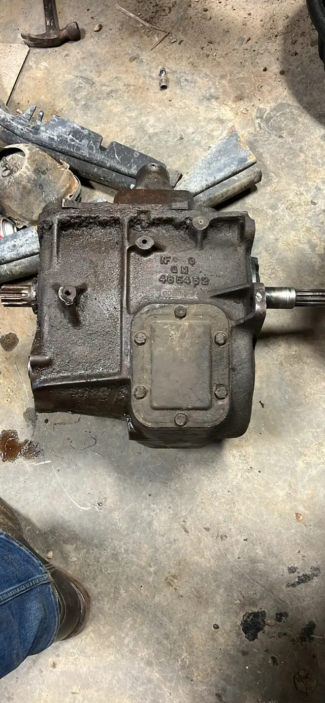 GM muncie SM465 4-Speed Manual Transmission