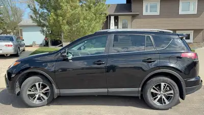 Selling a 2018 Toyota RAV 4 LE AWD SUV. 119,000 KMS, no accidents, Clean VIN, 2.5L four cylinder,aut...