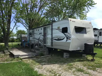 2013 -34' Skyline Joey, in very good cond. with 2 slides, -18' awning, - deck, - 7' x 8' vinyl shed,...