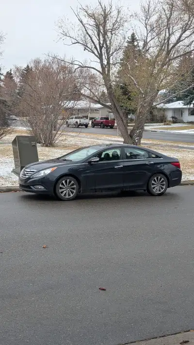 Selling my 2013 Hyundai Sonata. 131,000 km. Car is in very good condition inside and out — no rust,...