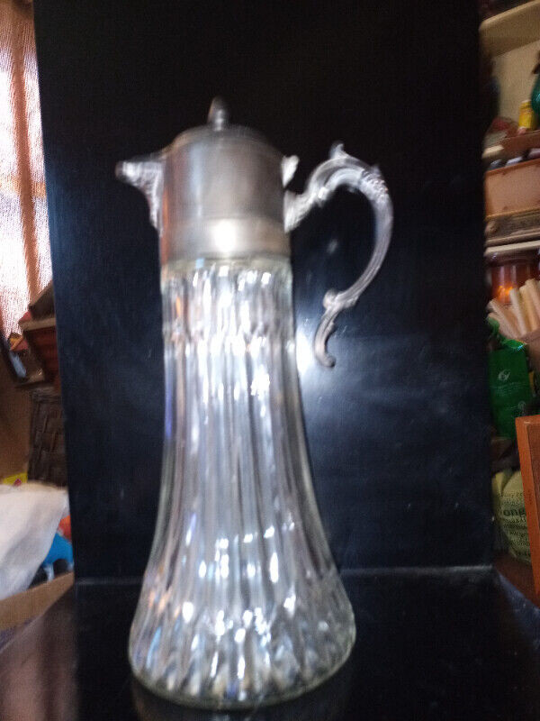 ANTIQUE  HEAVY GLASS WATER JUG WITH SILVER PLATED TOP in Arts & Collectibles in Sarnia - Image 2