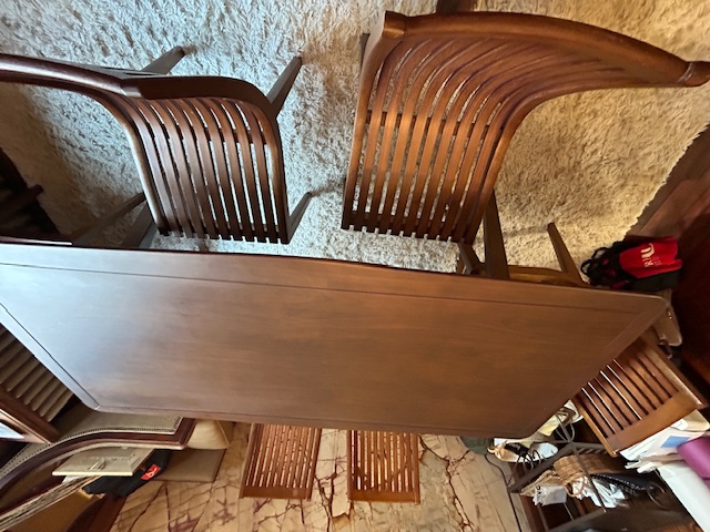 Walnut dining room table in Dining Tables & Sets in City of Toronto - Image 4