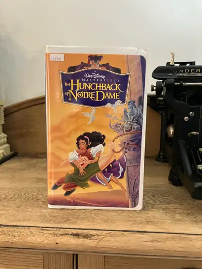Disney The Hunchback of Notredame VHS