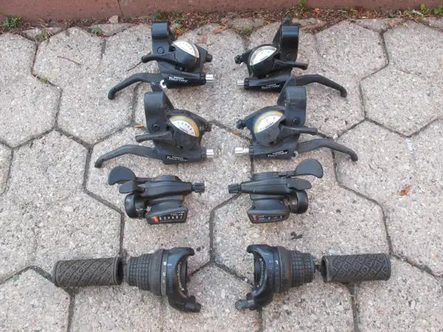 Shimano Microshift 6,7 speed gear shifters ST-EF40, SL-RS31 in Frames & Parts in City of Toronto - Image 2