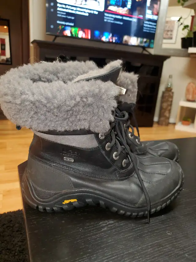 UGG  Australia womens size 7 winter boots. in Women's - Shoes in Calgary - Image 5