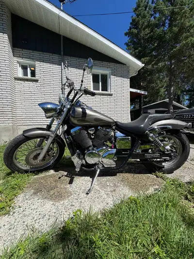 2006 Honda shadow 49000kms still rides like a charm recently certified on July 10 ish so should be g...
