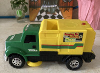 TRUCK TONKA / A COLLECTIONNER STREET SWEEPER TOY 