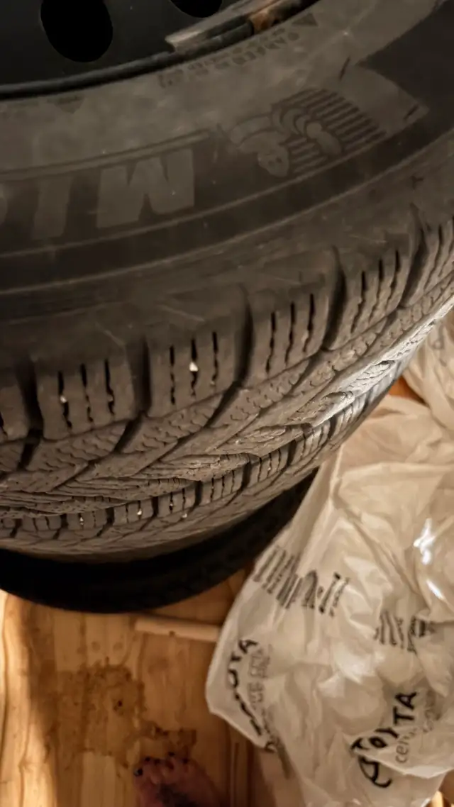 pneus d’hiver 225/65R17 avec jantes in Tires & Rims in Lac-Saint-Jean - Image 6