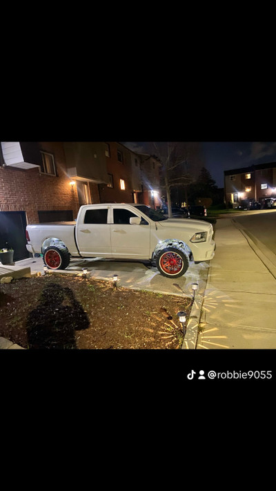 2013 dodge ram 1500. ( TrADES or bestoffer ) 