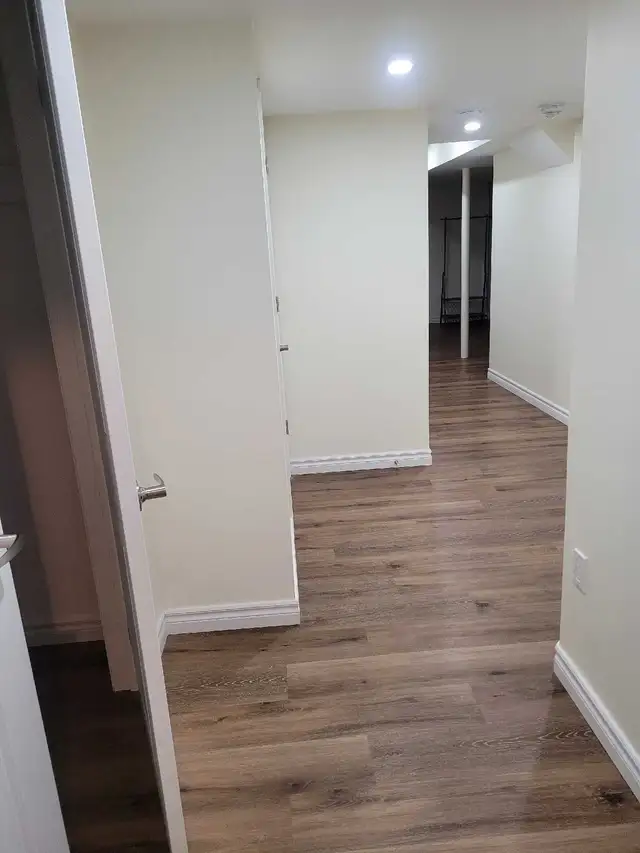 Beautiful Walkout Basement Apartment For Rent In Keswick in Long Term Rentals in Markham / York Region - Image 11
