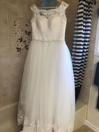 Wedding dress size S for sale c/w free underskirt