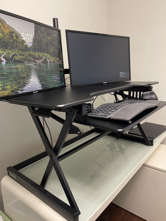 Adjustable standing desk with dual monitor mount in Desks in Mississauga / Peel Region - Image 4