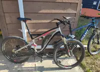 2 bikes giant and specialized elite / giant trance