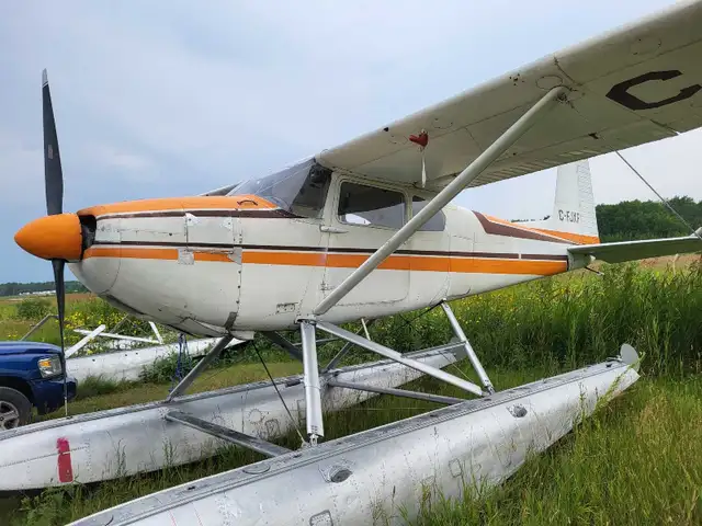 Float Plane541165209801861121