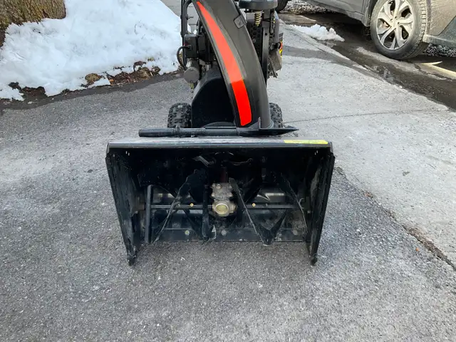 Souffleuse à neige / Snowblower in Lawnmowers & Leaf Blowers in City of Montréal - Image 6