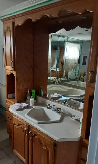 Armoires salle de bain usagé en chene, View more