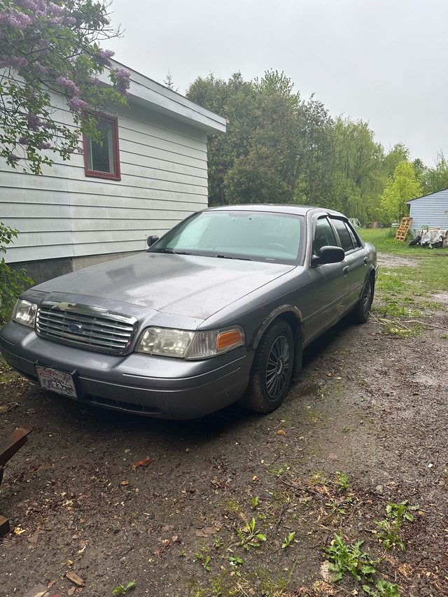 2006 Ford Crown Vic  in Cars & Trucks in Ottawa
