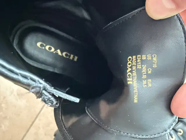 coach women’s leather boot  in Women's - Shoes in Markham / York Region - Image 5