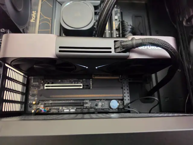 GeForce RTX 5090 Founders Edition Design in System Components in Markham / York Region - Image 4