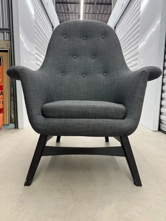 Comfortable Chairs. in Chairs & Recliners in Markham / York Region - Image 3