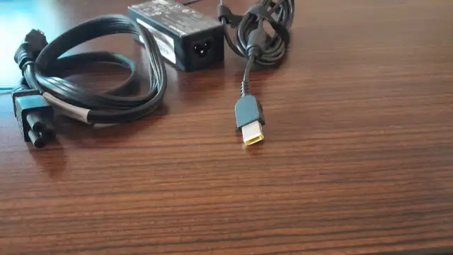 Lenovo power adapter in Cables & Connectors in City of Toronto - Image 3
