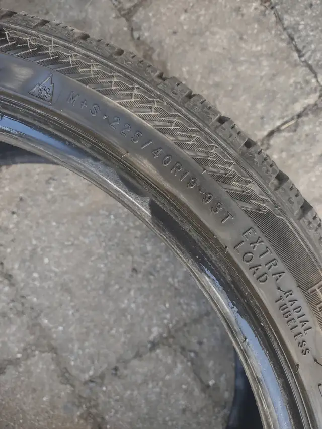 -4 pneus hiver Nokian Hakkapeliitta 225-40R19 comme neufs in Tires & Rims in Laval / North Shore - Image 8